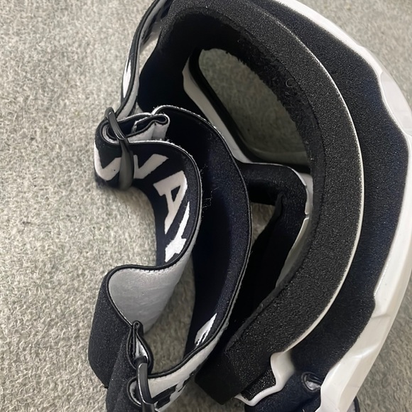 - WHITE WOMAN’S SNOW MOBILE SKI SNOWBOARDING SNOW ACTIVITIES GOOGLES *NEW - Picture 8 of 10